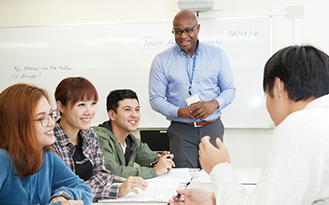 Cursos de negócios e hospitalidade